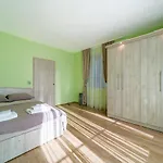 Апартамент Sunny And Quiet 2bdr