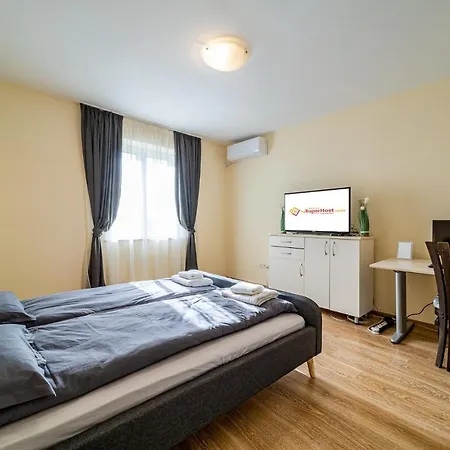 Sunny And Quiet 2bdr Apartament Warna