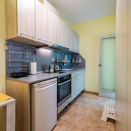 Sunny And Quiet 2bdr Apartament Warna