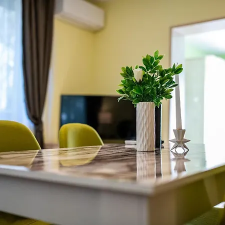 Sunny And Quiet 2bdr *