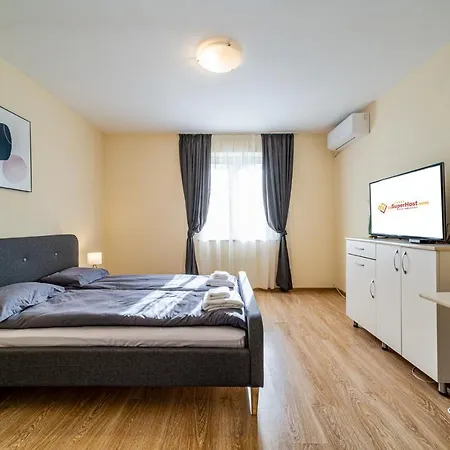 Sunny And Quiet 2bdr Apartament Warna