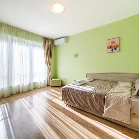 Апартаменты Sunny And Quiet 2bdr *