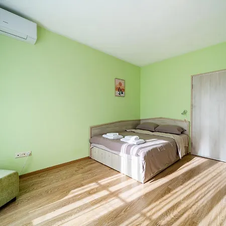 Apartament Sunny And Quiet 2bdr