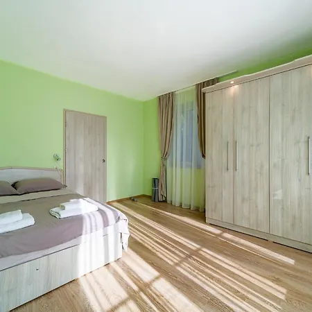 Apartament Sunny And Quiet 2bdr