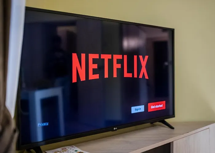 Sunny And Quiet 2bdr شقة فارنا