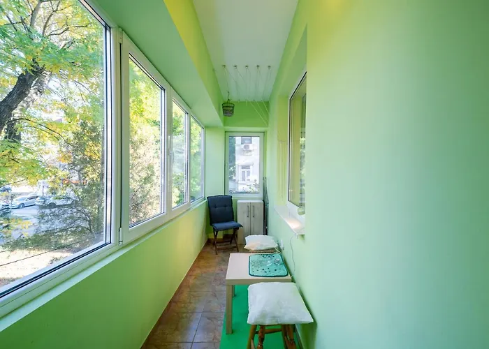 Sunny And Quiet 2bdr شقة *