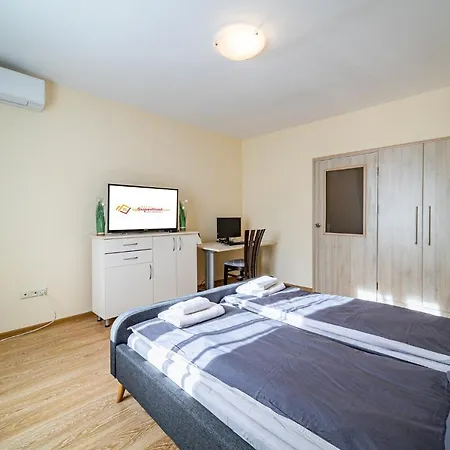 Sunny And Quiet 2bdr Lejlighed