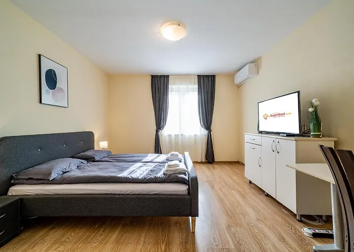 Sunny And Quiet 2bdr Apartament Warna