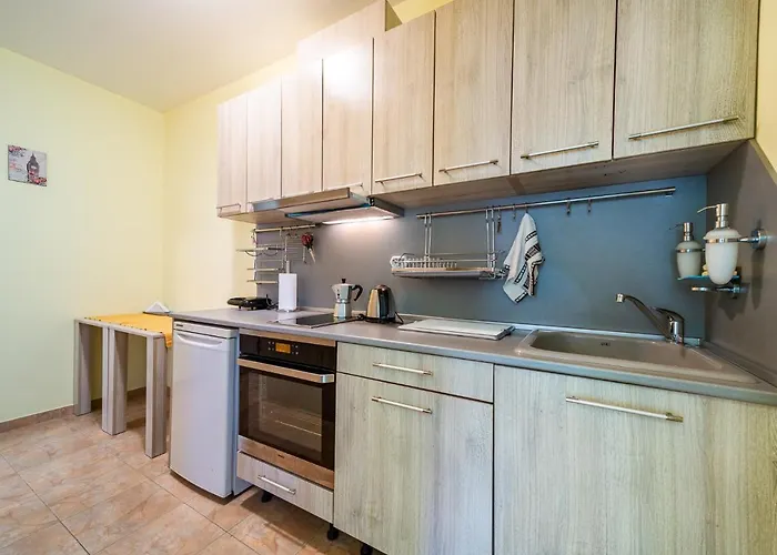 Sunny And Quiet 2bdr